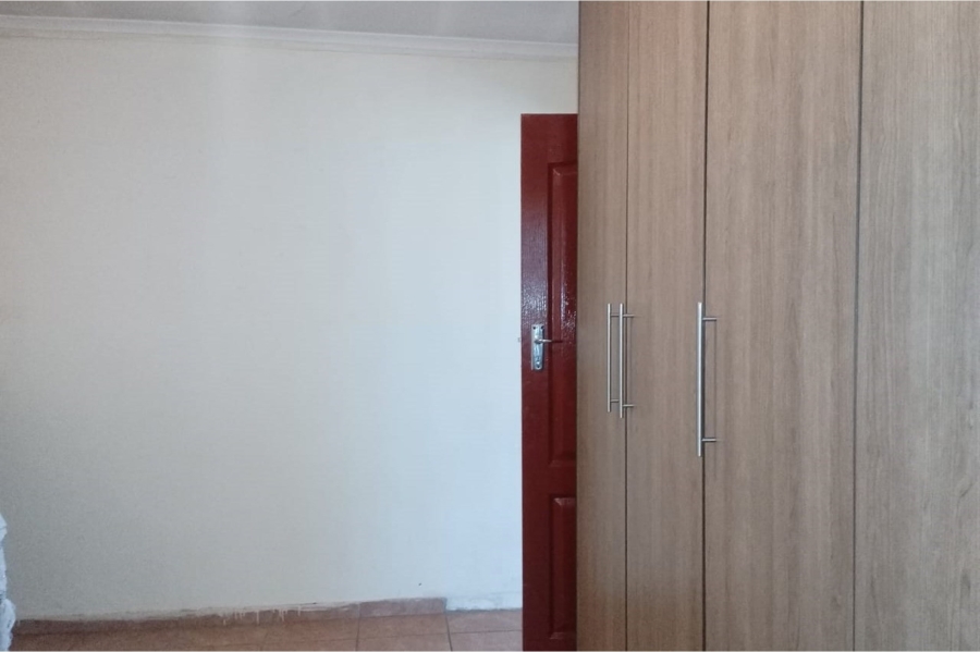 To Let 2 Bedroom Property for Rent in Moletsane Gauteng