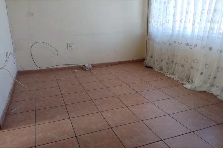 To Let 2 Bedroom Property for Rent in Moletsane Gauteng