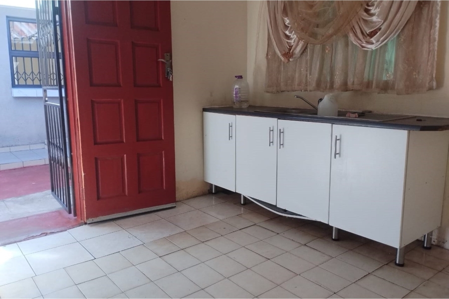 To Let 2 Bedroom Property for Rent in Moletsane Gauteng