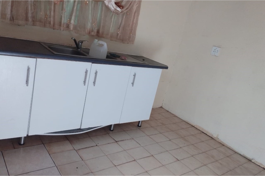 To Let 2 Bedroom Property for Rent in Moletsane Gauteng