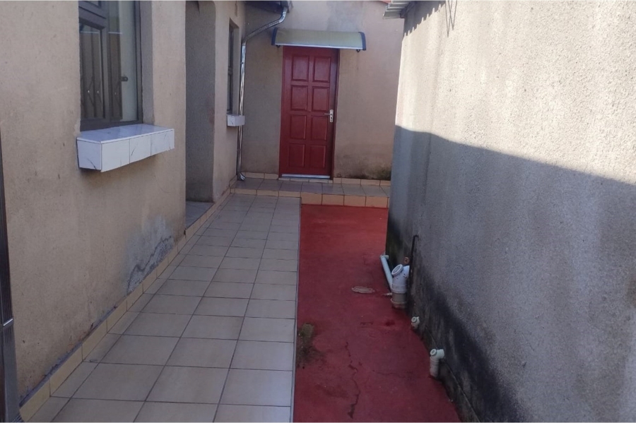 To Let 2 Bedroom Property for Rent in Moletsane Gauteng