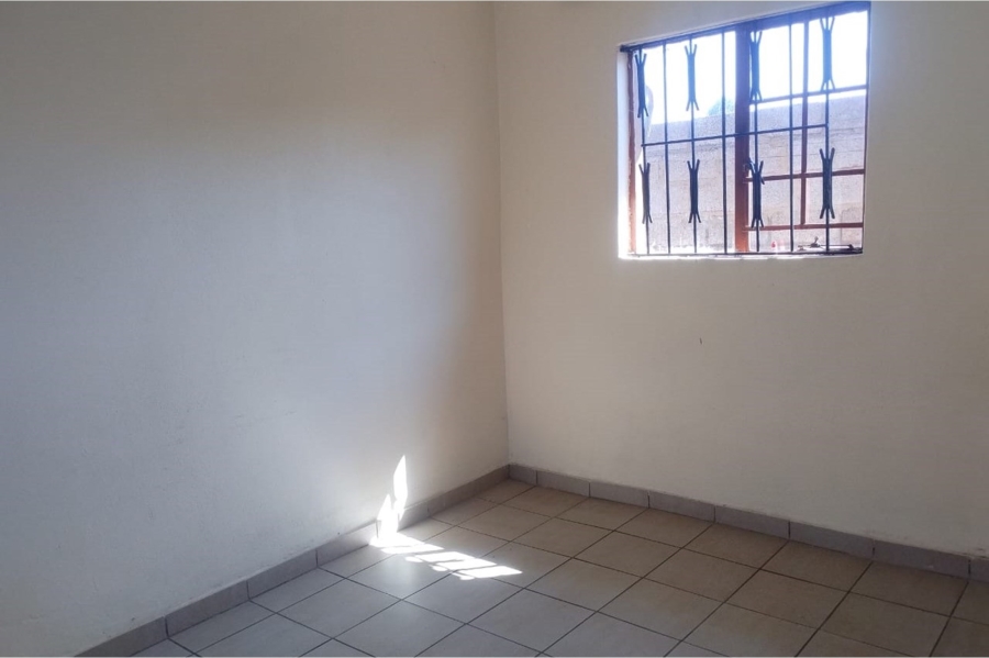 To Let 2 Bedroom Property for Rent in Moletsane Gauteng