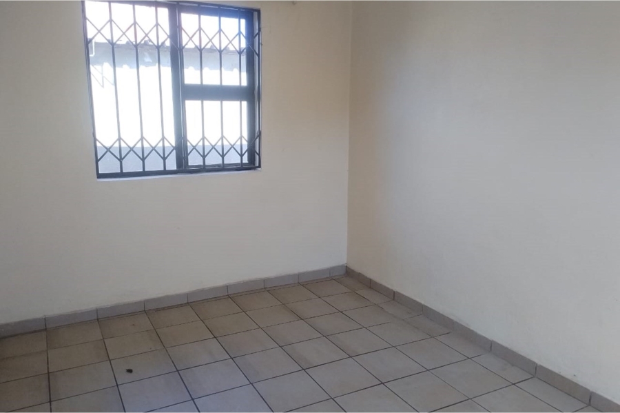 To Let 2 Bedroom Property for Rent in Moletsane Gauteng