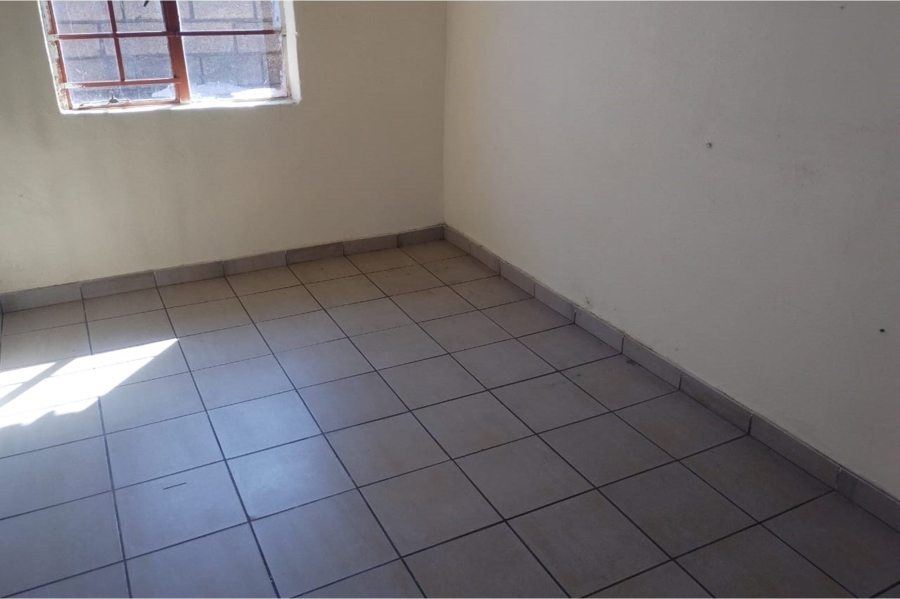 To Let 2 Bedroom Property for Rent in Moletsane Gauteng