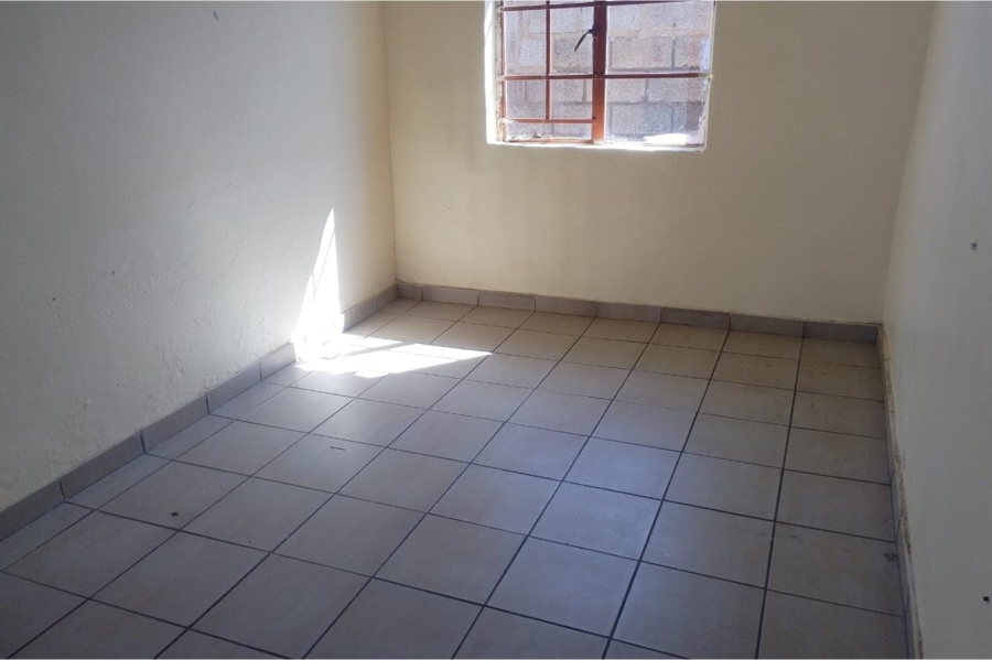 To Let 2 Bedroom Property for Rent in Moletsane Gauteng