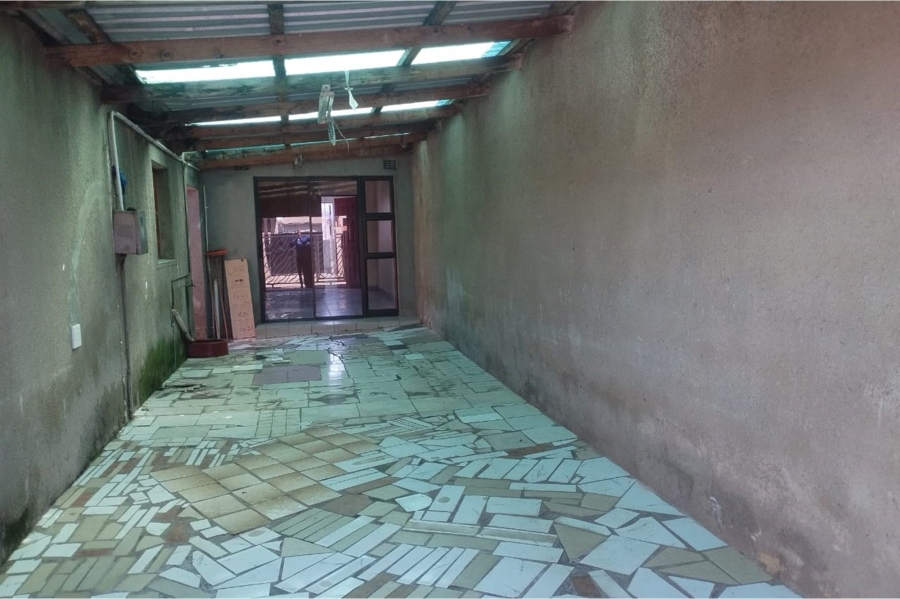 To Let 2 Bedroom Property for Rent in Moletsane Gauteng