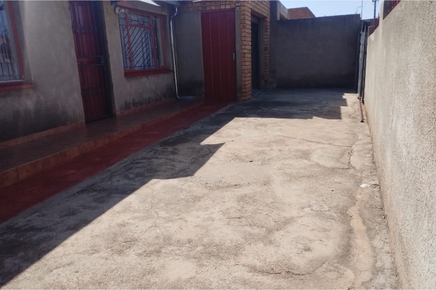 To Let 2 Bedroom Property for Rent in Moletsane Gauteng