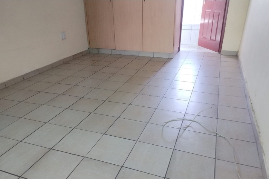 To Let 2 Bedroom Property for Rent in Moletsane Gauteng