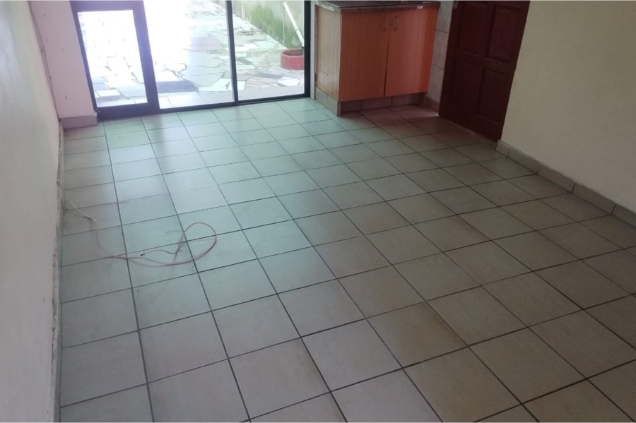 To Let 2 Bedroom Property for Rent in Moletsane Gauteng