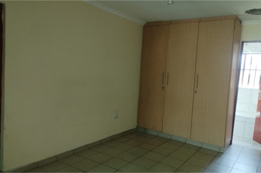 To Let 2 Bedroom Property for Rent in Moletsane Gauteng
