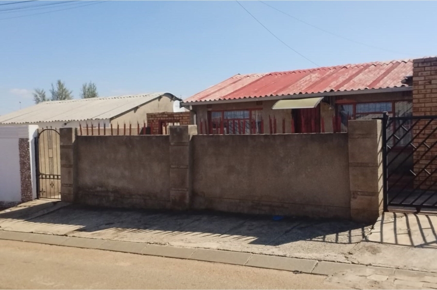 To Let 2 Bedroom Property for Rent in Moletsane Gauteng