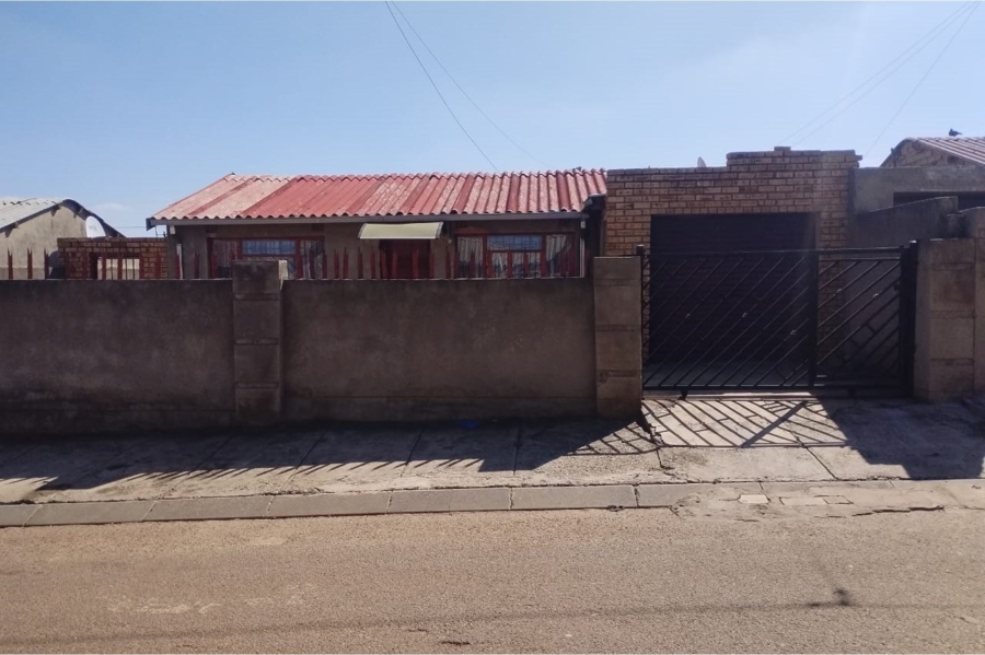 To Let 2 Bedroom Property for Rent in Moletsane Gauteng