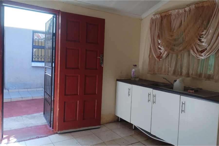 To Let 2 Bedroom Property for Rent in Moletsane Gauteng