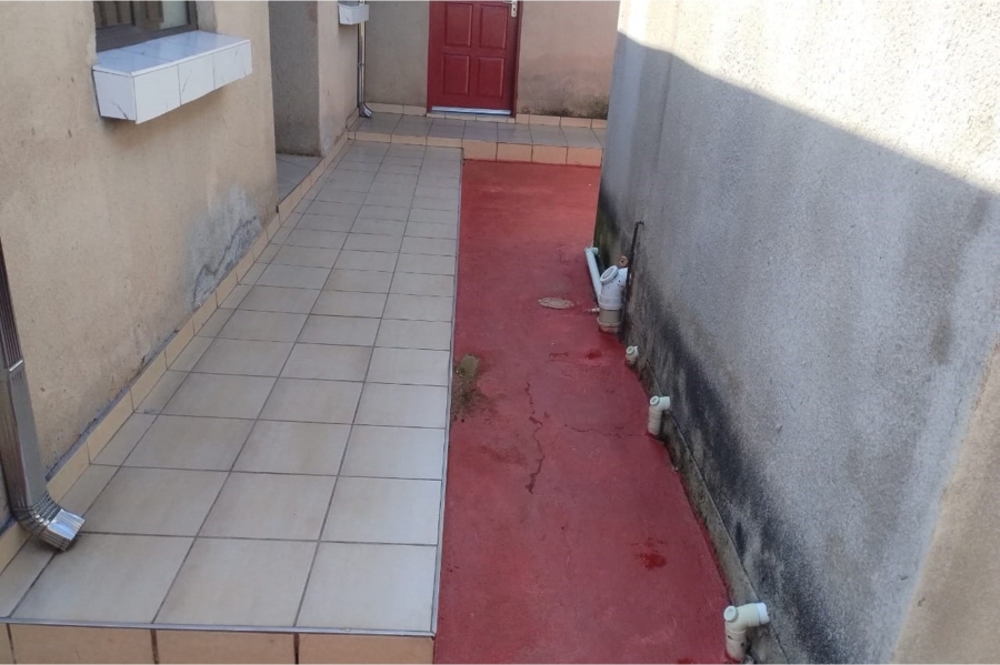 To Let 2 Bedroom Property for Rent in Moletsane Gauteng