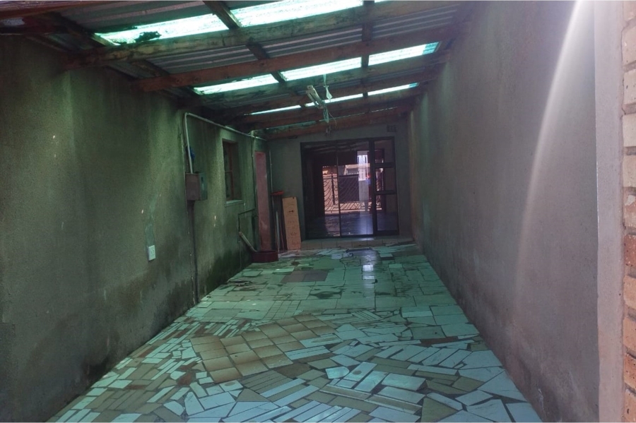 To Let 1 Bedroom Property for Rent in Moletsane Gauteng