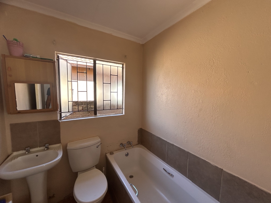 To Let 2 Bedroom Property for Rent in Soshanguve VV Gauteng