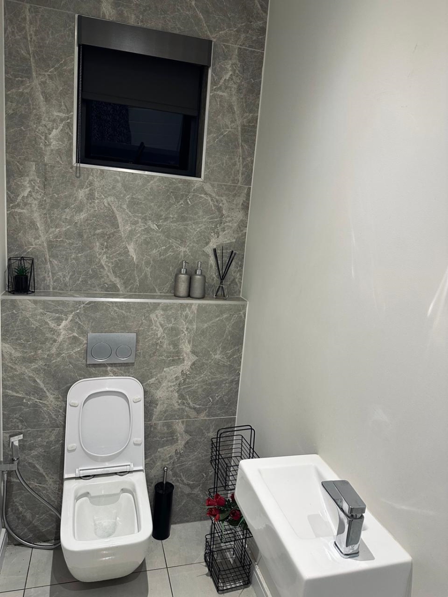 To Let 1 Bedroom Property for Rent in Houghton Estate Gauteng