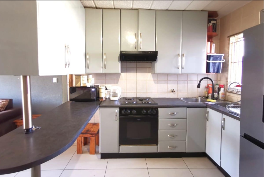 3 Bedroom Property for Sale in Linmeyer Gauteng