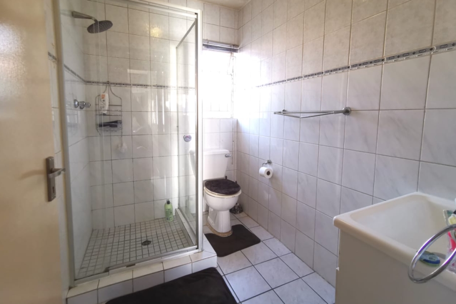 3 Bedroom Property for Sale in Linmeyer Gauteng