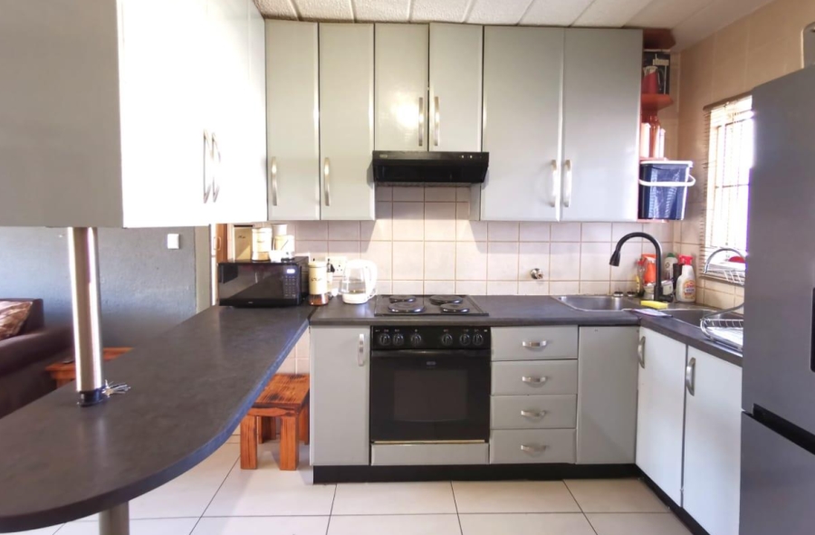 3 Bedroom Property for Sale in Linmeyer Gauteng