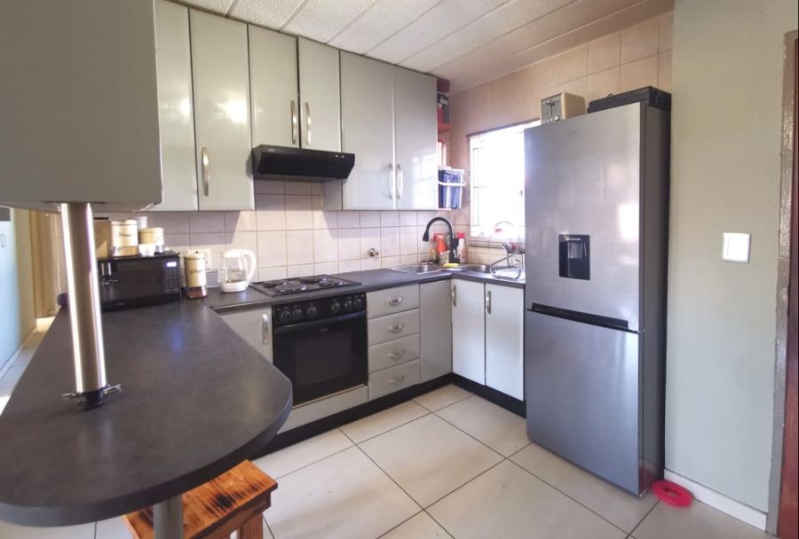 3 Bedroom Property for Sale in Linmeyer Gauteng
