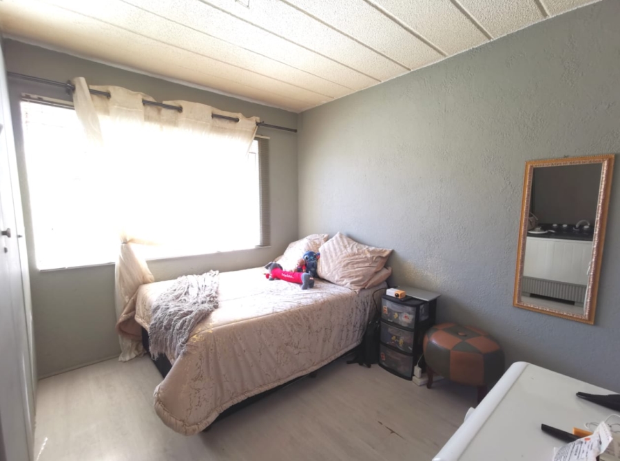 3 Bedroom Property for Sale in Linmeyer Gauteng