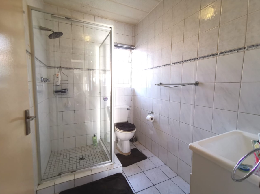 3 Bedroom Property for Sale in Linmeyer Gauteng