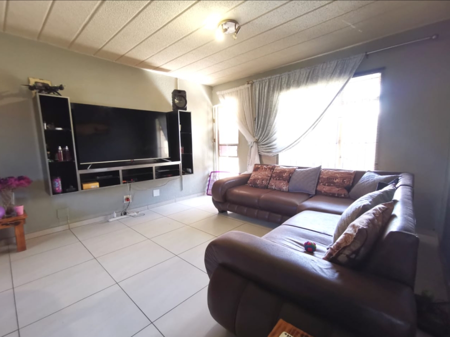 3 Bedroom Property for Sale in Linmeyer Gauteng
