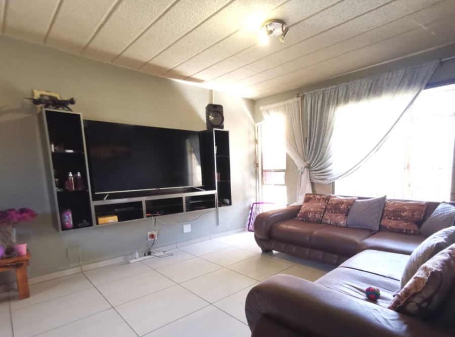 3 Bedroom Property for Sale in Linmeyer Gauteng