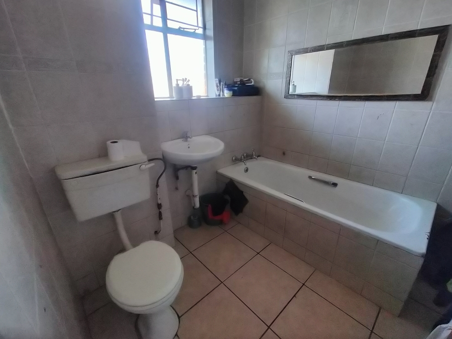 2 Bedroom Property for Sale in Pretoria North Gauteng
