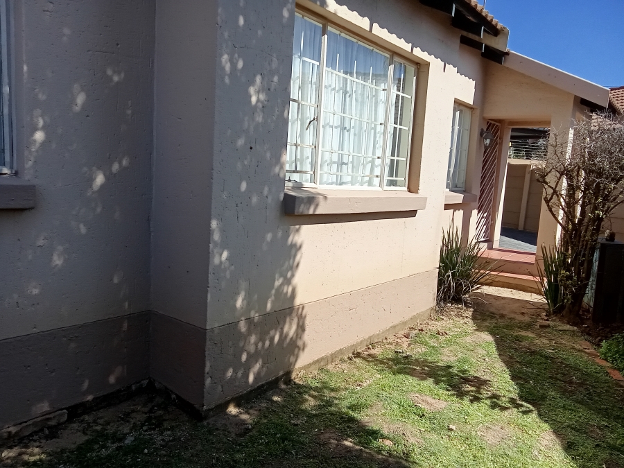 2 Bedroom Property for Sale in Allens Nek Gauteng