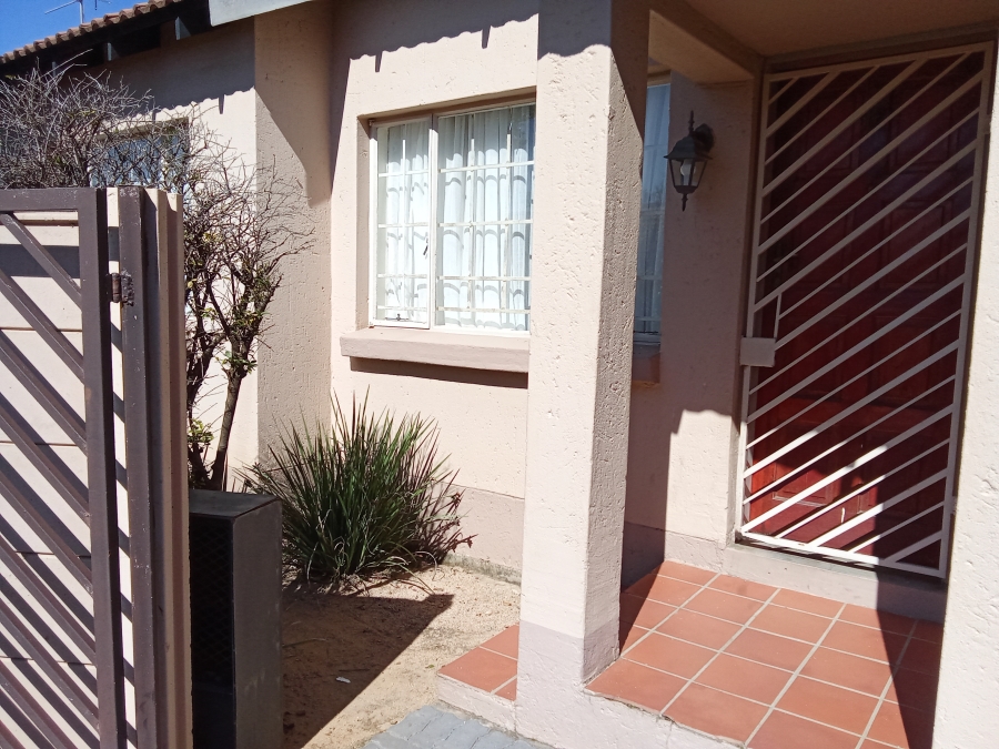 2 Bedroom Property for Sale in Allens Nek Gauteng