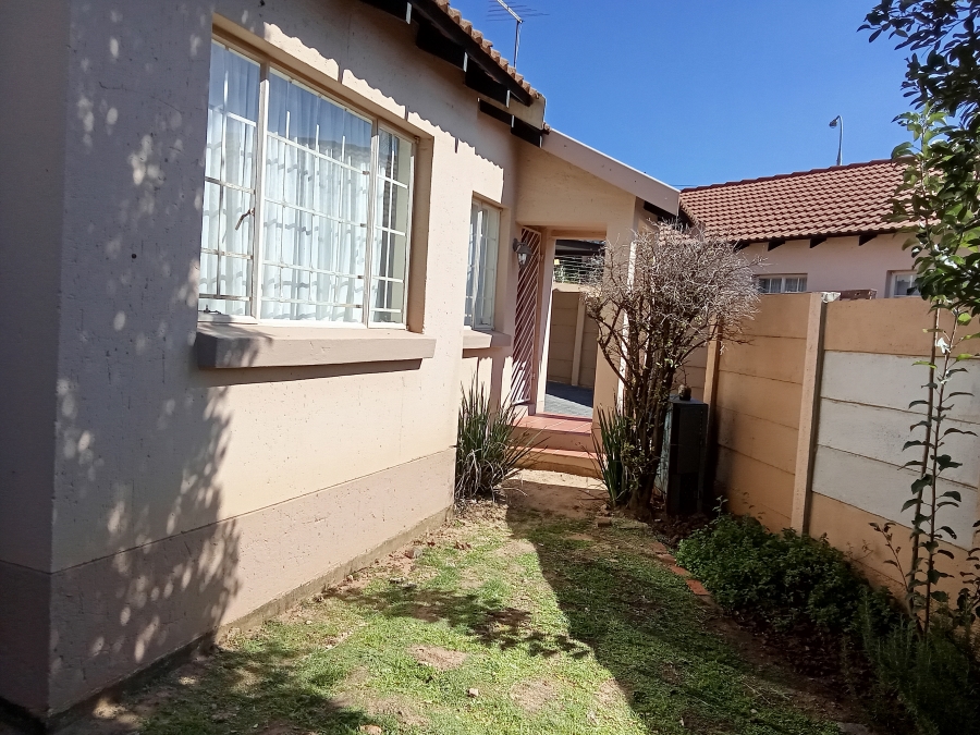 2 Bedroom Property for Sale in Allens Nek Gauteng