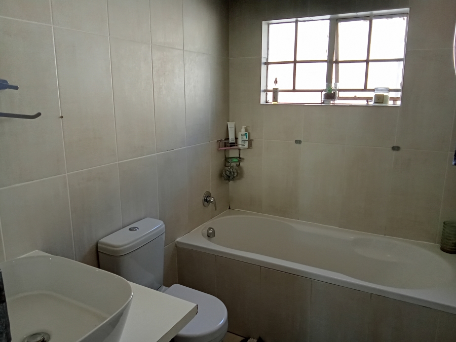 2 Bedroom Property for Sale in Allens Nek Gauteng