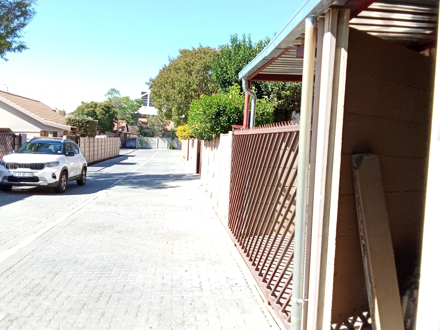 2 Bedroom Property for Sale in Allens Nek Gauteng