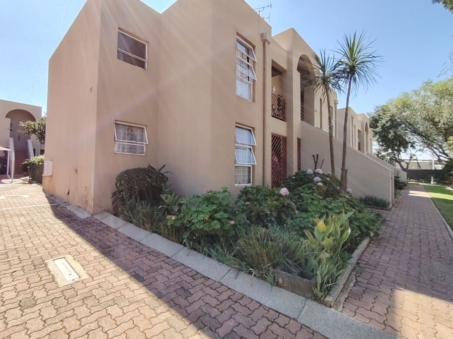 2 Bedroom Property for Sale in Brackendowns Gauteng