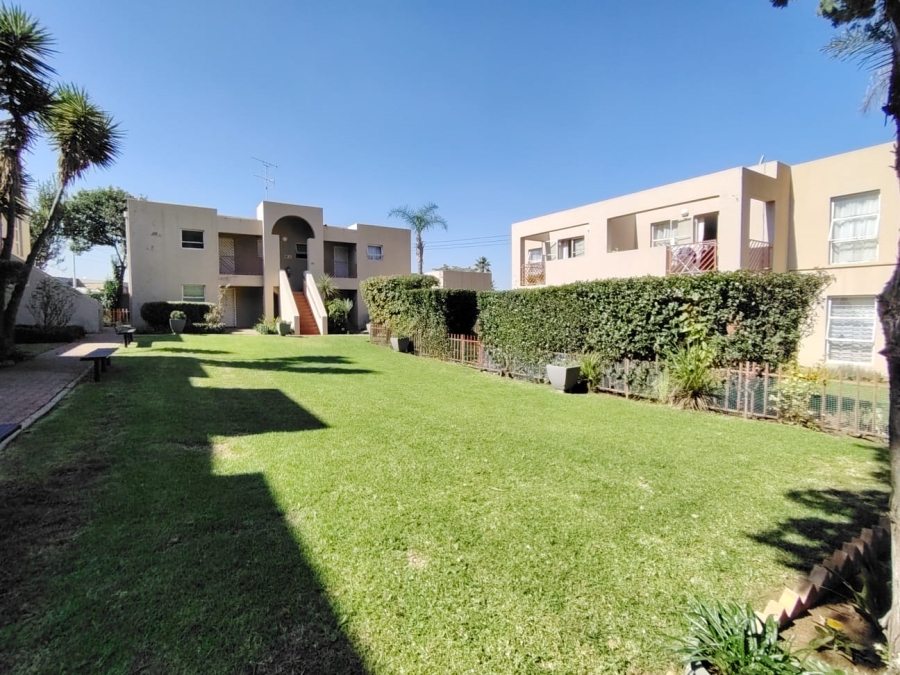 2 Bedroom Property for Sale in Brackendowns Gauteng