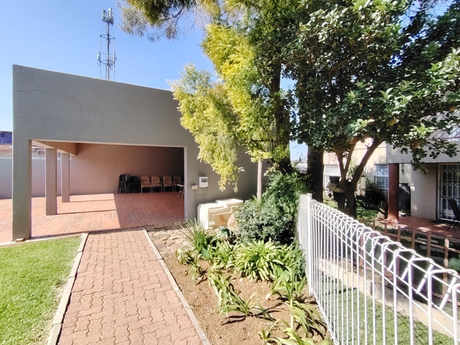 2 Bedroom Property for Sale in Brackendowns Gauteng