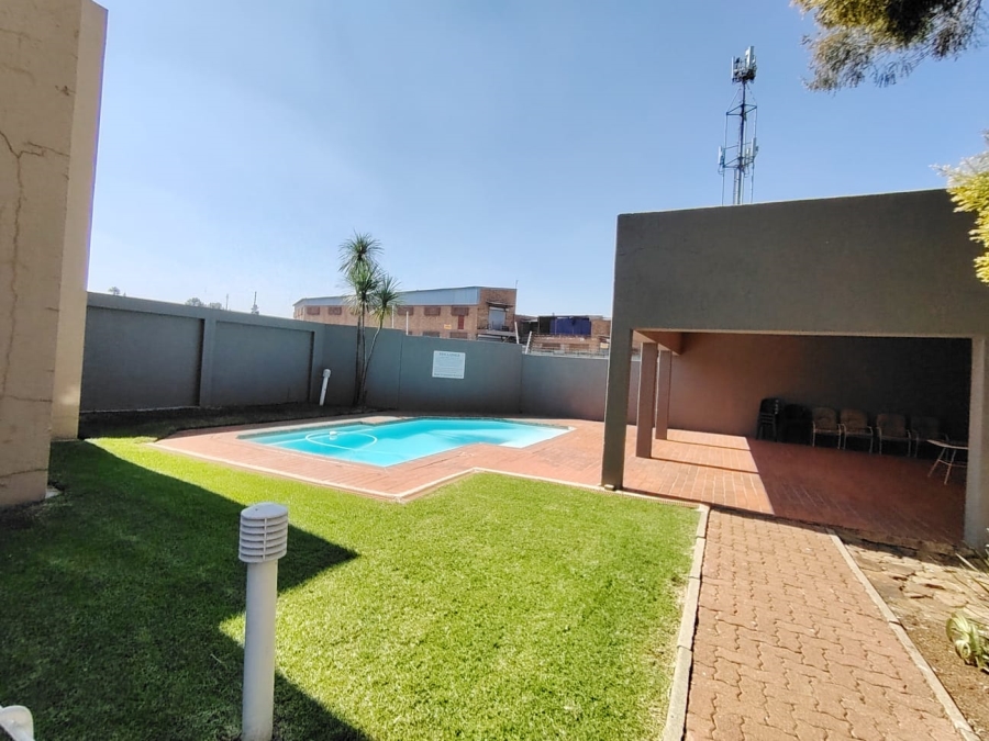 2 Bedroom Property for Sale in Brackendowns Gauteng