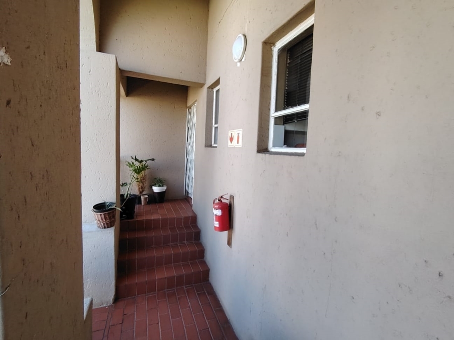 2 Bedroom Property for Sale in Brackendowns Gauteng