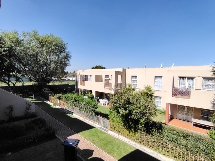2 Bedroom Property for Sale in Brackendowns Gauteng