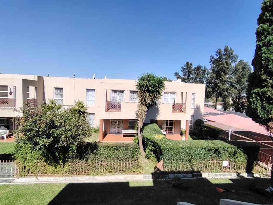 2 Bedroom Property for Sale in Brackendowns Gauteng