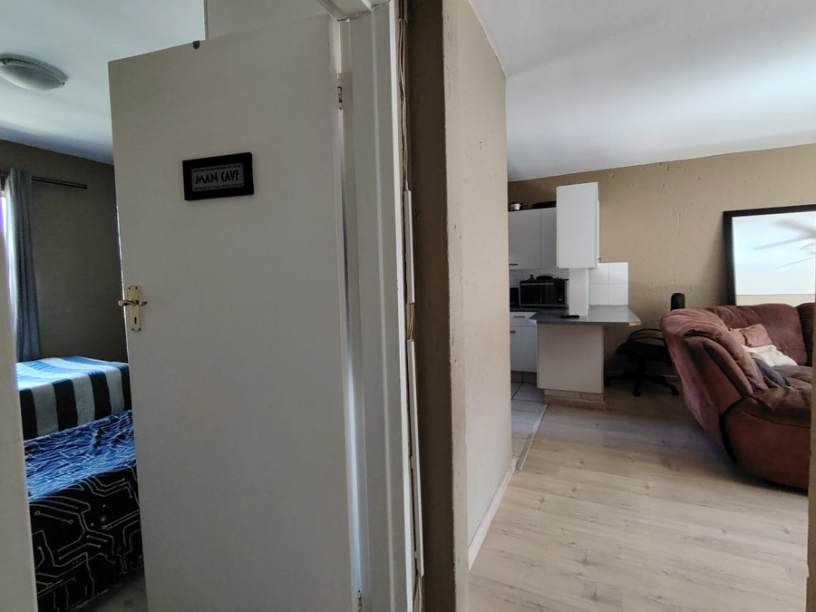 2 Bedroom Property for Sale in Brackendowns Gauteng