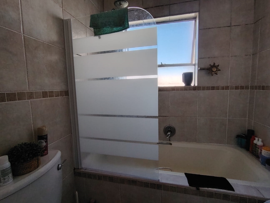 2 Bedroom Property for Sale in Brackendowns Gauteng