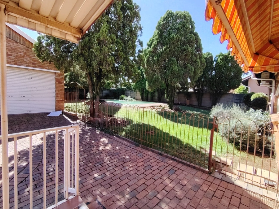 To Let 4 Bedroom Property for Rent in Brackendowns Gauteng