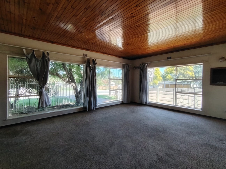 To Let 4 Bedroom Property for Rent in Brackendowns Gauteng