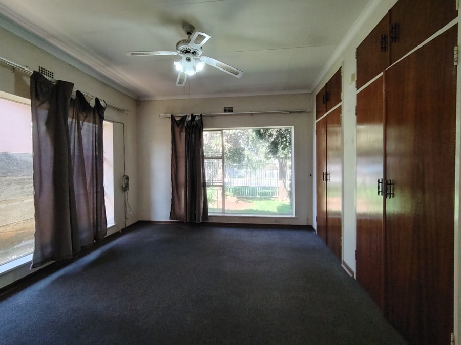 To Let 4 Bedroom Property for Rent in Brackendowns Gauteng