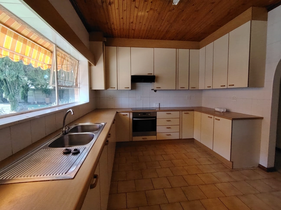 To Let 4 Bedroom Property for Rent in Brackendowns Gauteng