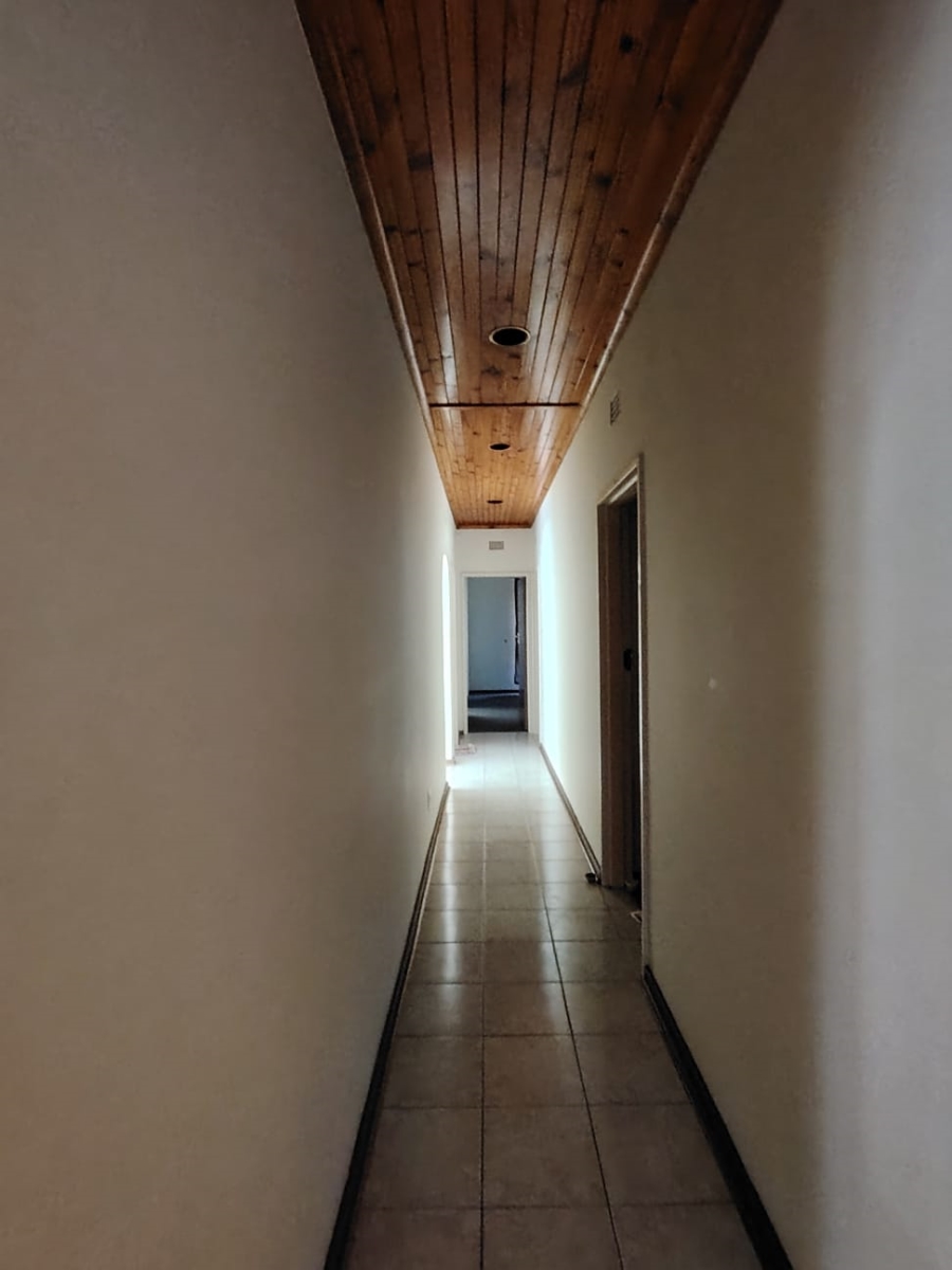 To Let 4 Bedroom Property for Rent in Brackendowns Gauteng