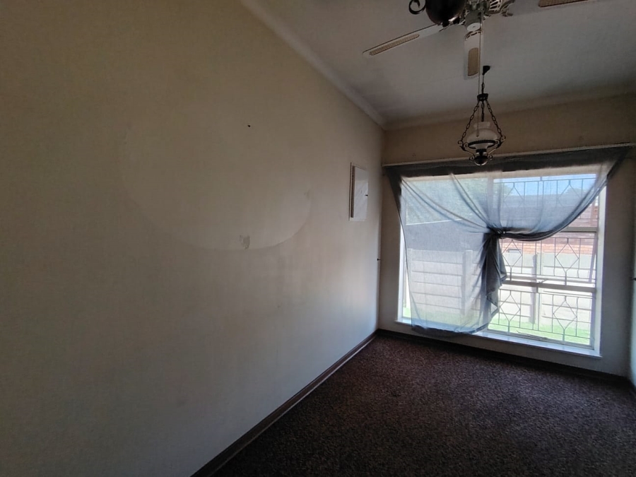 To Let 4 Bedroom Property for Rent in Brackendowns Gauteng